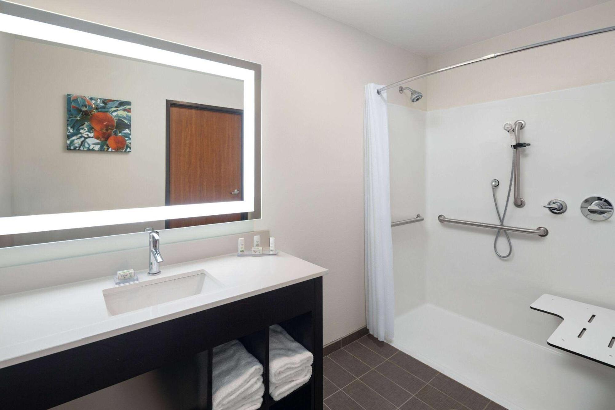 La Quinta Inn & Suites By Wyndham ワナッチー エクステリア 写真