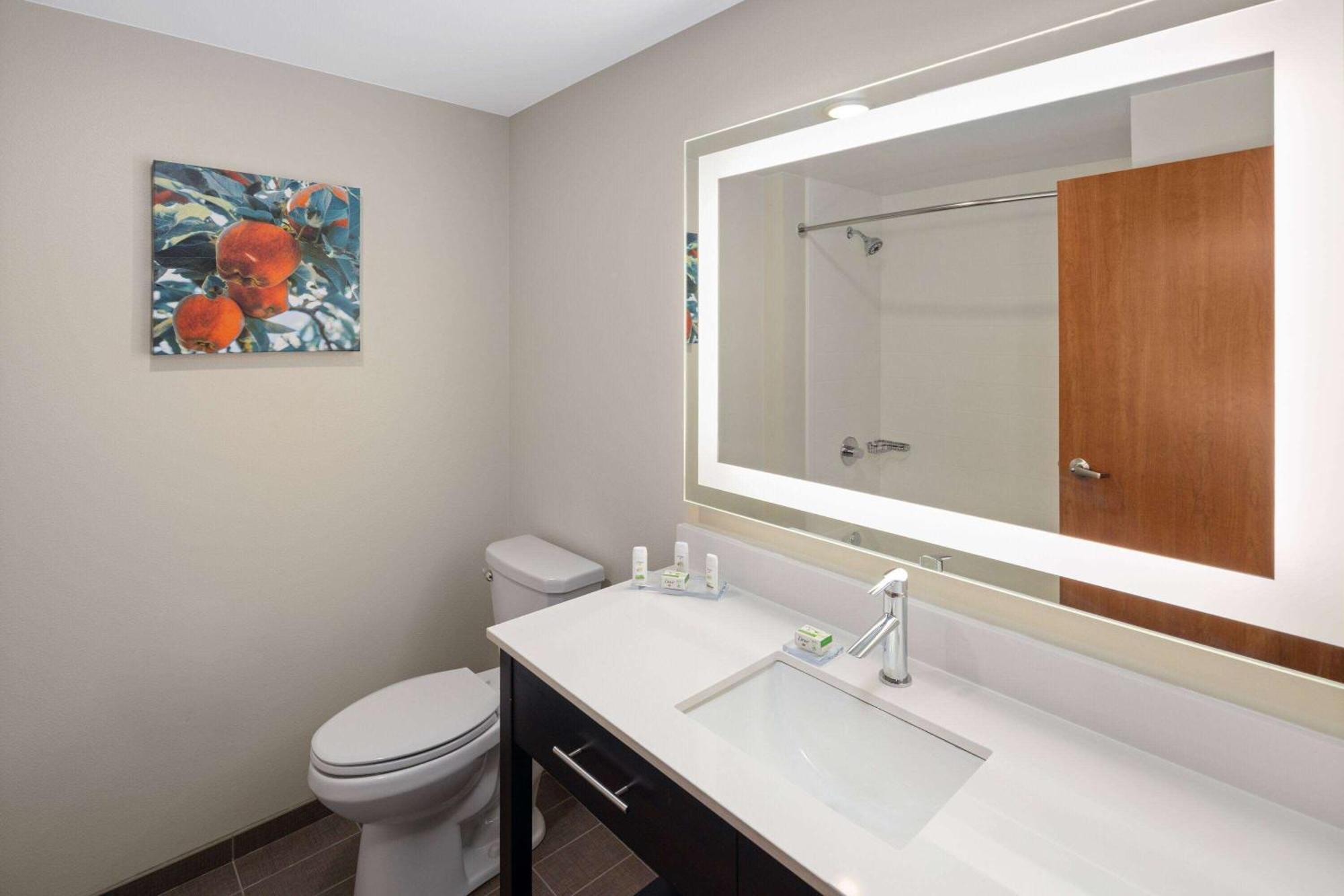 La Quinta Inn & Suites By Wyndham ワナッチー エクステリア 写真