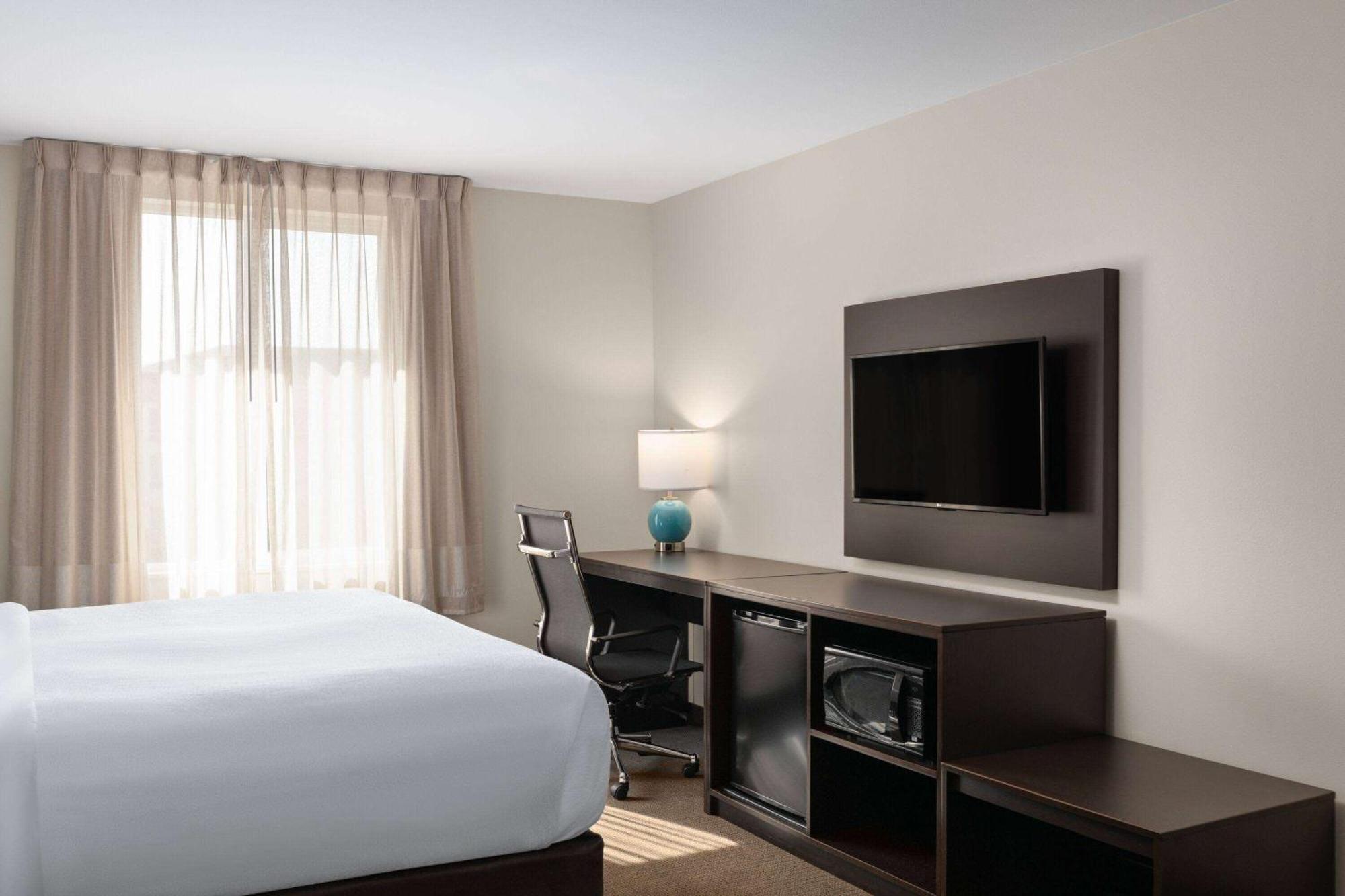 La Quinta Inn & Suites By Wyndham ワナッチー エクステリア 写真