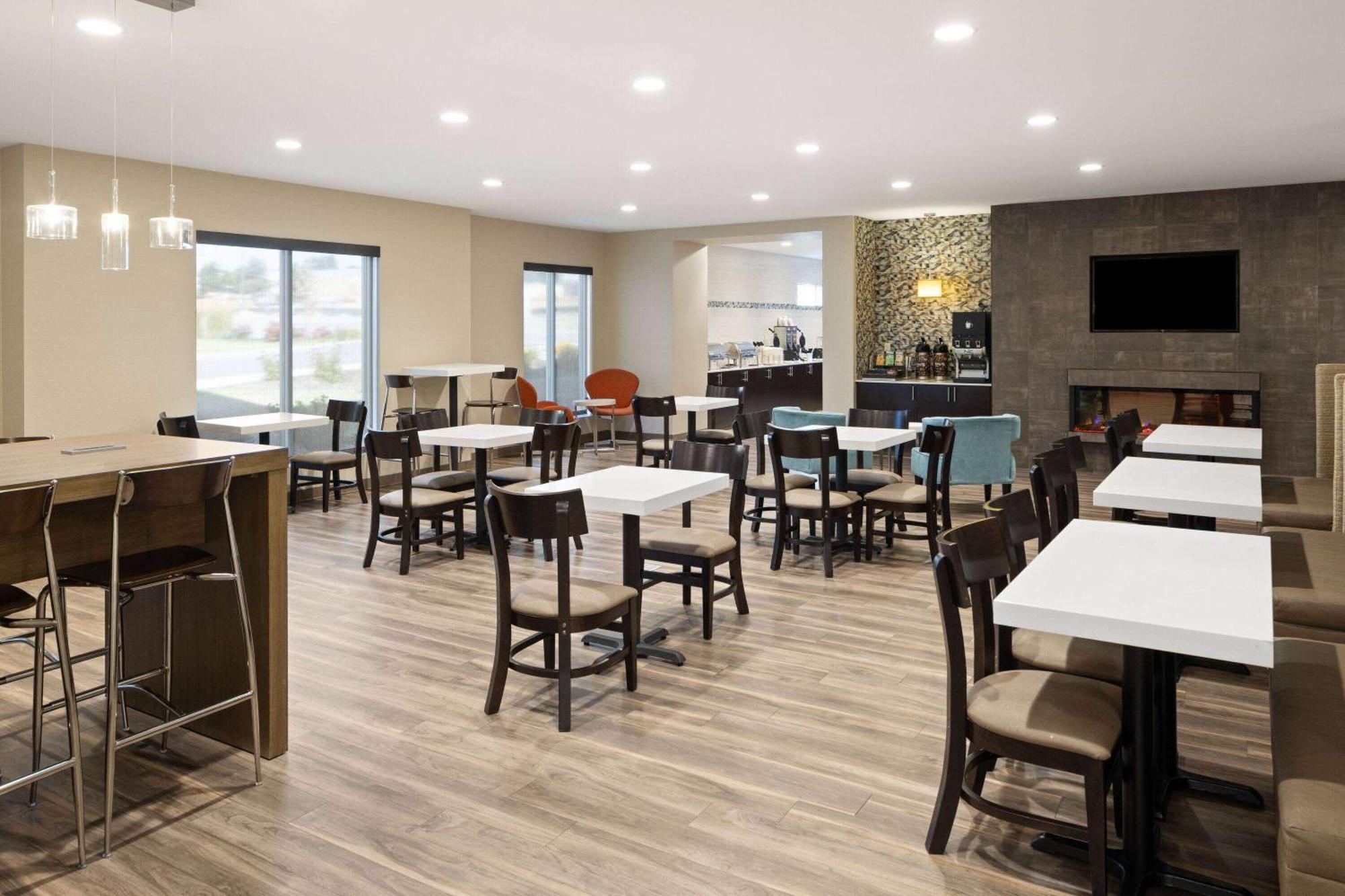 La Quinta Inn & Suites By Wyndham ワナッチー エクステリア 写真