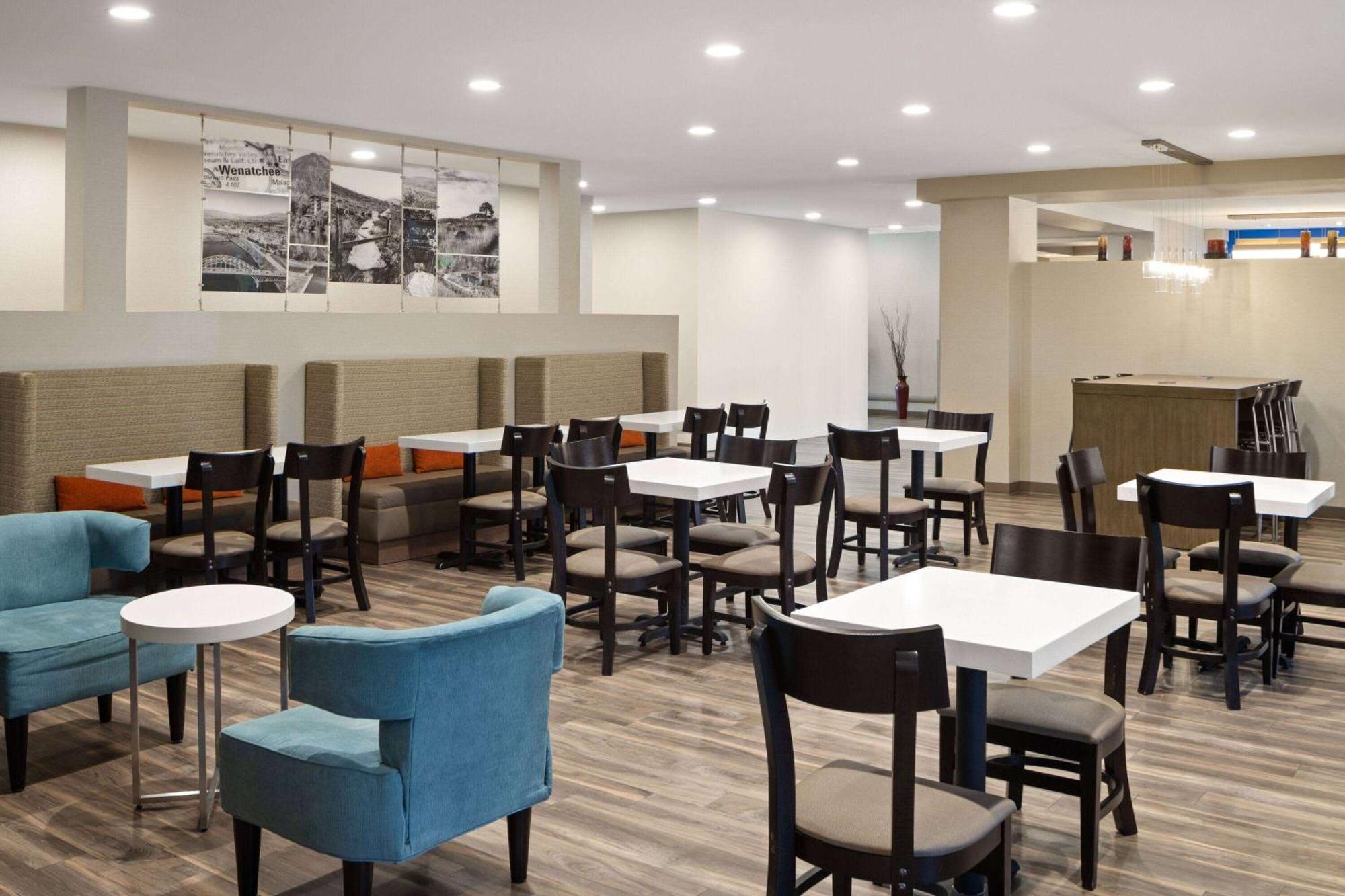La Quinta Inn & Suites By Wyndham ワナッチー エクステリア 写真