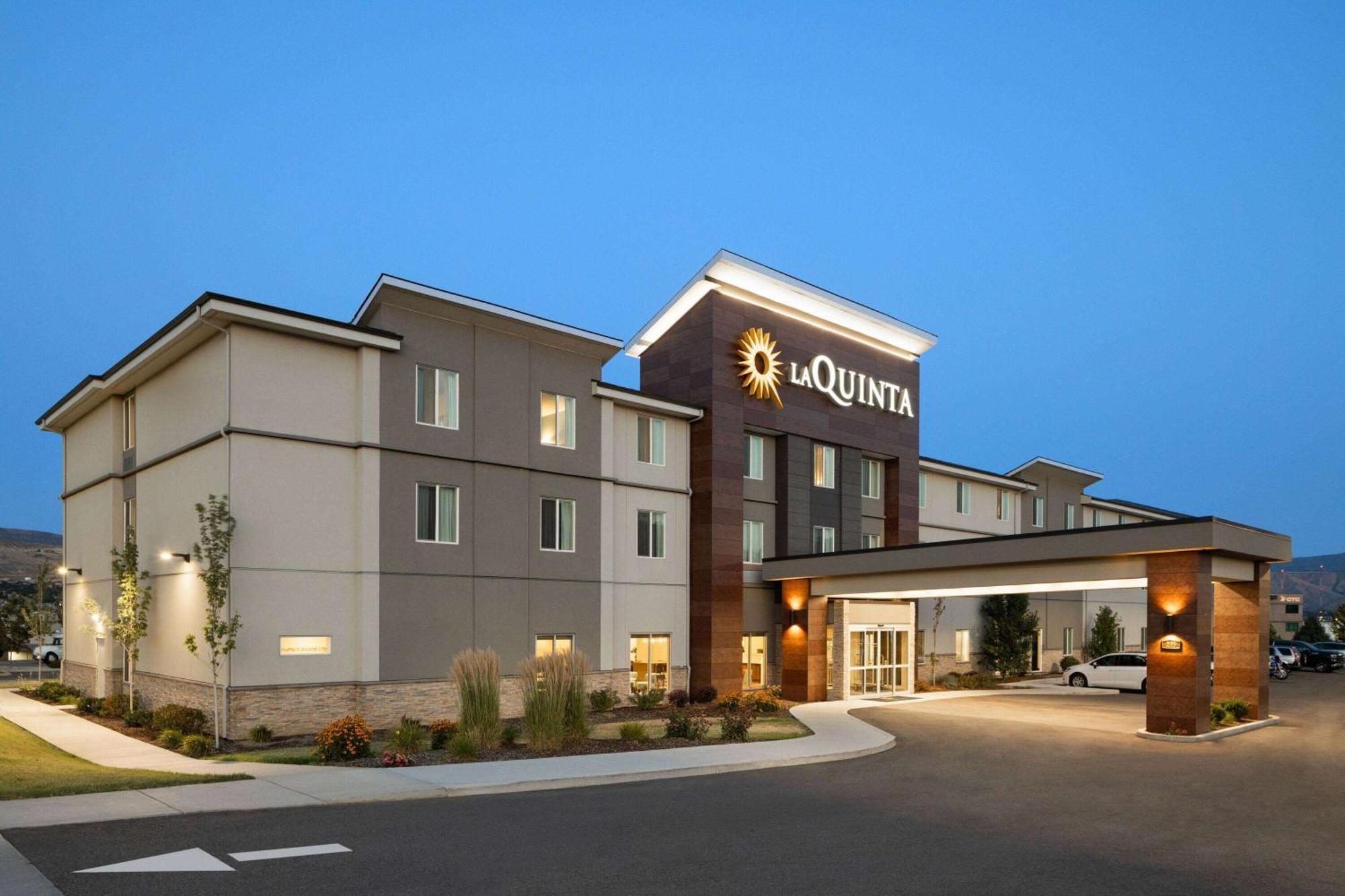 La Quinta Inn & Suites By Wyndham ワナッチー エクステリア 写真