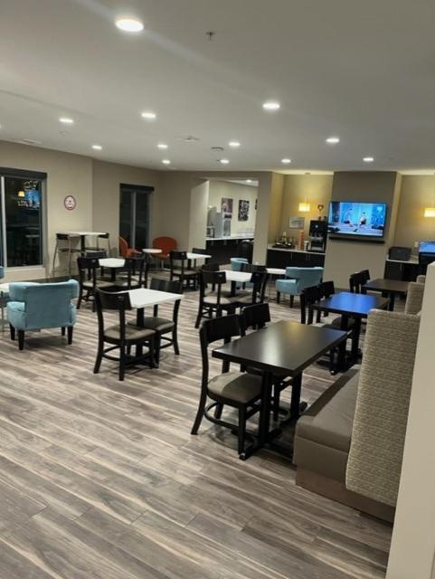 La Quinta Inn & Suites By Wyndham ワナッチー エクステリア 写真